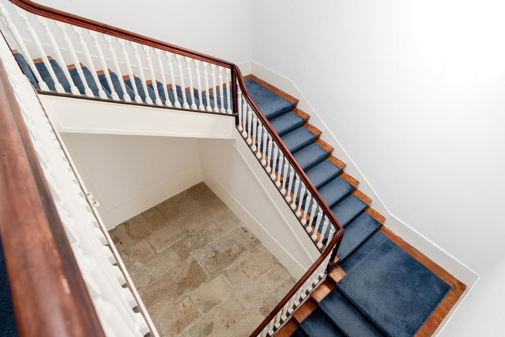 Hostwise - Bright Flat In Historic Foz House