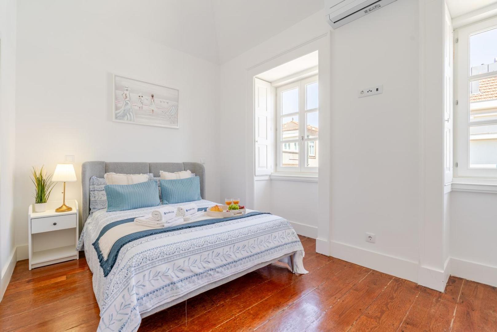 Hostwise - Bright Flat In Historic Foz House